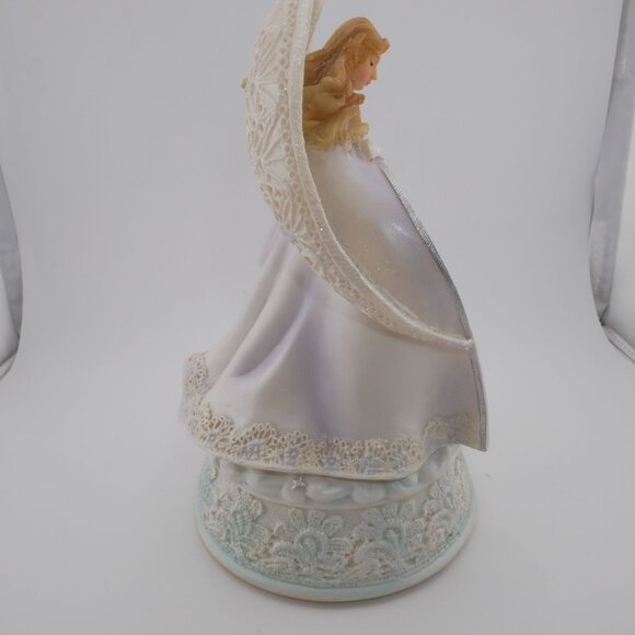 "Joy To The World" Christams Angel With Lion & Lamb Music Box Figurine Vintage - Picture 4 of 9